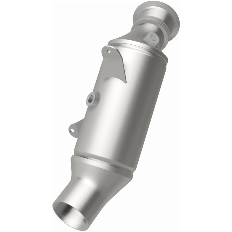 MagnaFlow Direct Fit Catalytic Converter 2015 BMW 640i/740i Underbody