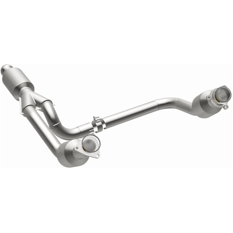 MagnaFlow 14-15 Chevrolet Silverado 1500 Underbody 4.3L / 5.3L Direct-Fit Catalytic Converter
