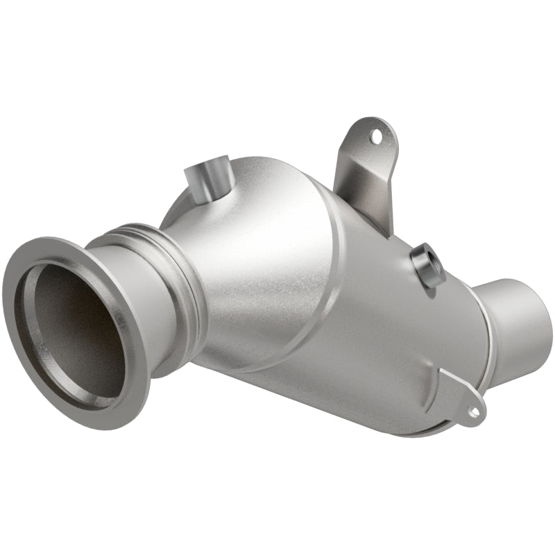 MagnaFlow Direct Fit Catalytic Converter 2015 BMW 640i/740i Underbody