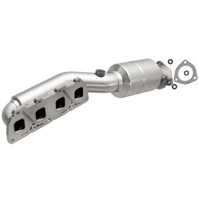 MagnaFlow Direct Fit Catalytic Converter 02-04 Volkswagen Passat 4.0L